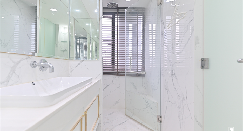 For sale 2 bedrooms condo in Watthana, Bangkok