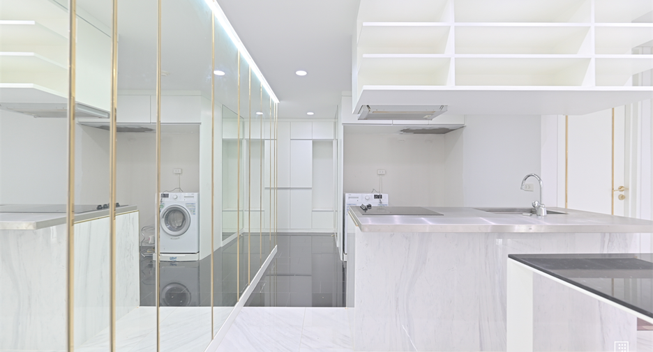 For sale 2 bedrooms condo in Watthana, Bangkok
