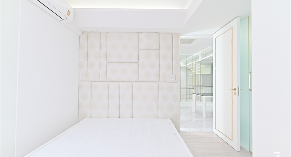 For sale 2 bedrooms condo in Watthana, Bangkok