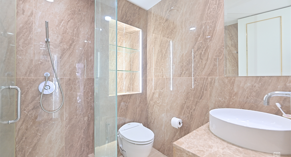 For sale 2 bedrooms condo in Watthana, Bangkok