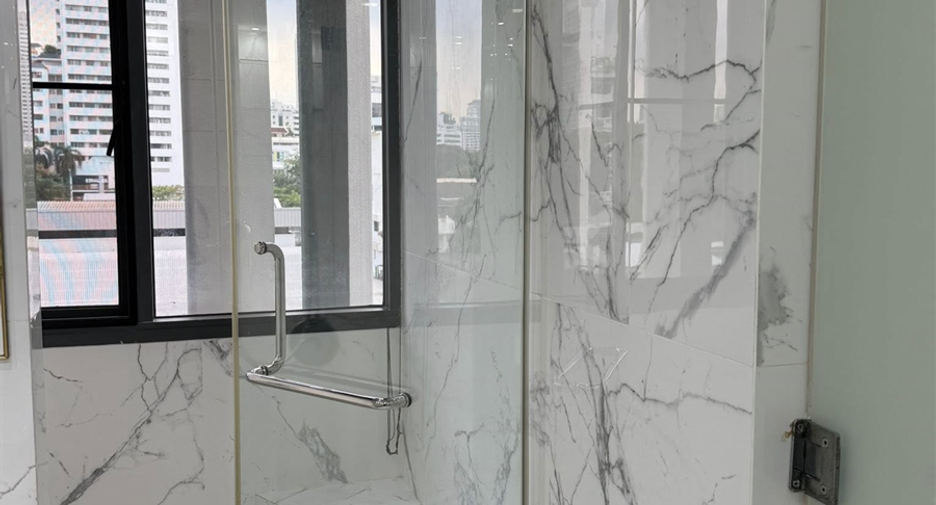 For sale 2 bedrooms condo in Watthana, Bangkok