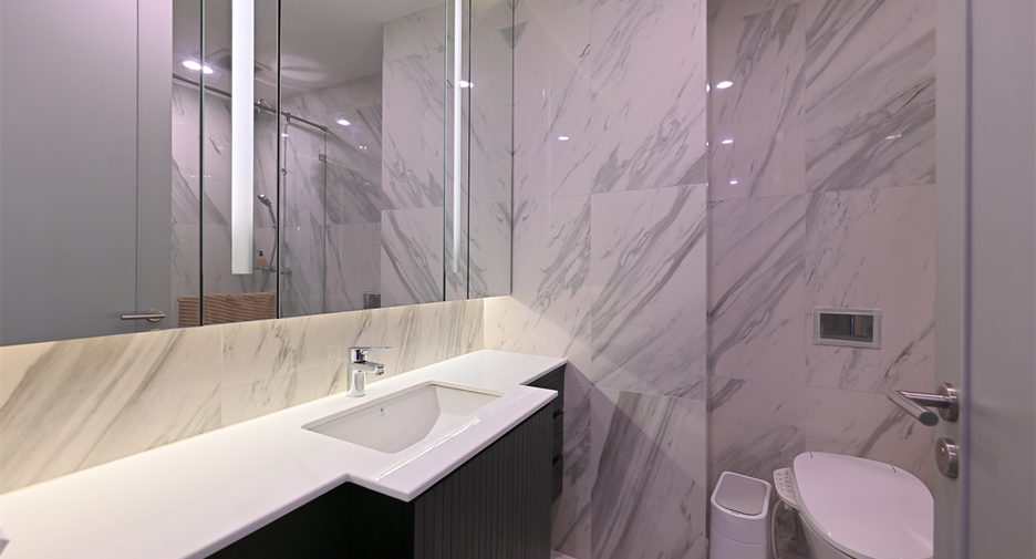 For sale 2 bedrooms condo in Pathum Wan, Bangkok