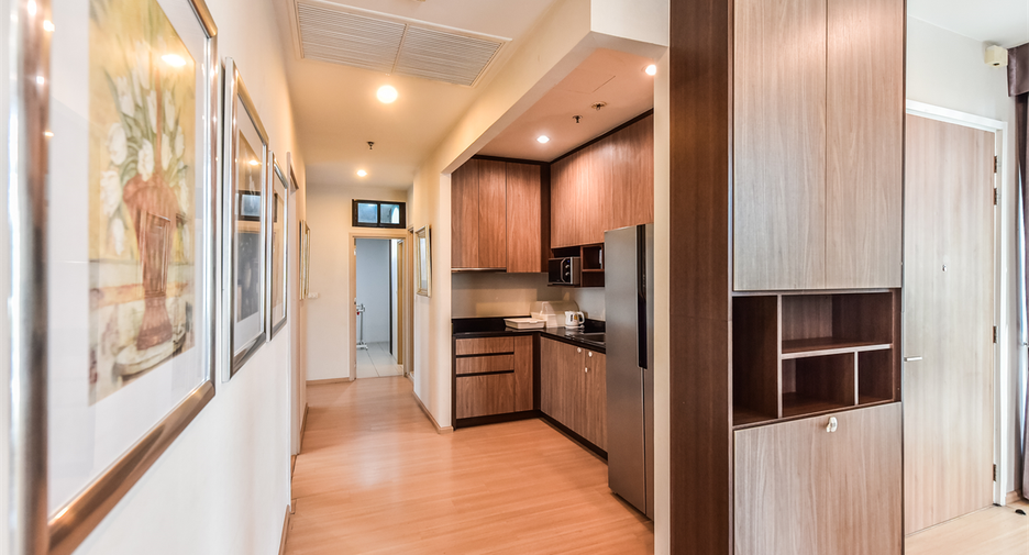 For sale 3 bedrooms condo in Watthana, Bangkok