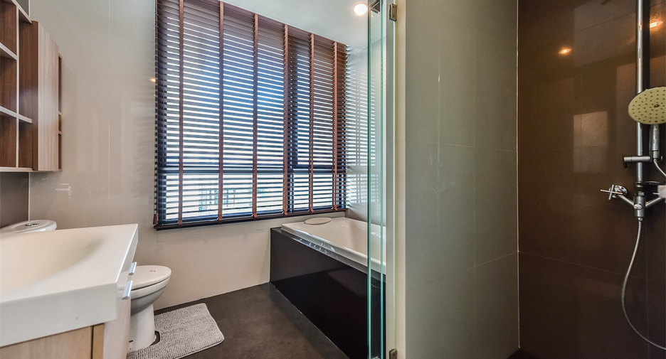 For sale 3 bedrooms condo in Watthana, Bangkok