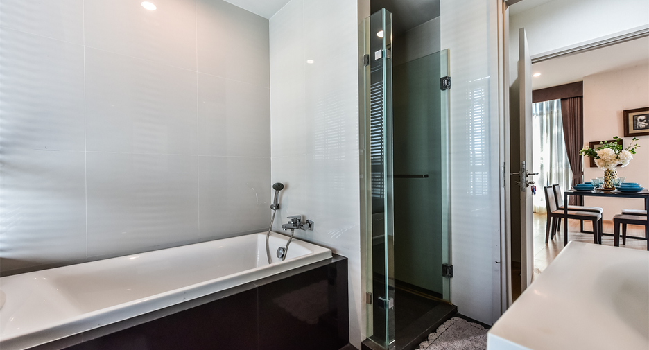 For sale 3 bedrooms condo in Watthana, Bangkok