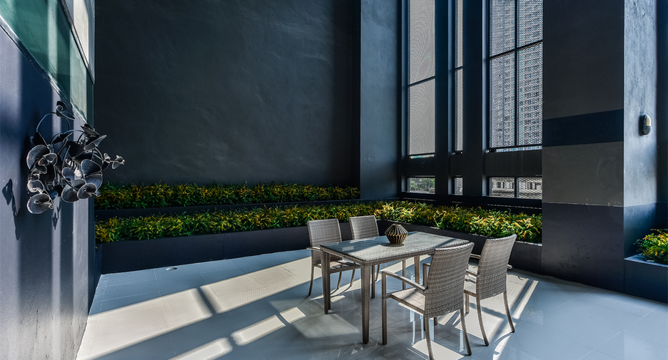 For sale 3 bedrooms condo in Watthana, Bangkok