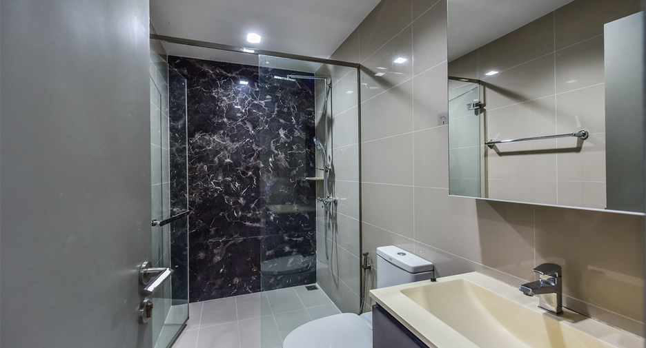 For sale 2 ベッドルーム condo in Khlong San, Bangkok
