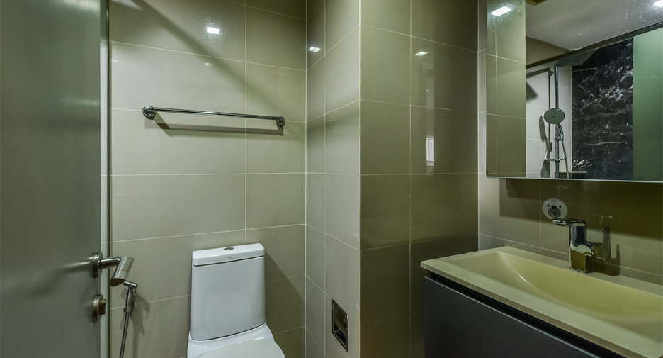 For sale 2 ベッドルーム condo in Khlong San, Bangkok
