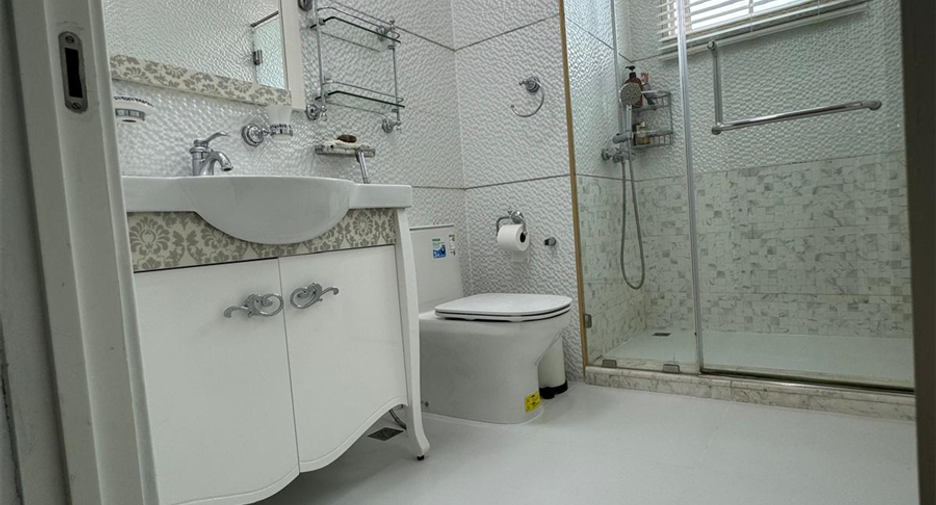 ขาย 4 ห้องนอน คอนโด ใน วัฒนา, กรุงเทพฯ