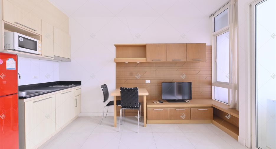 For sale 1 bed condo in Phra Khanong, Bangkok