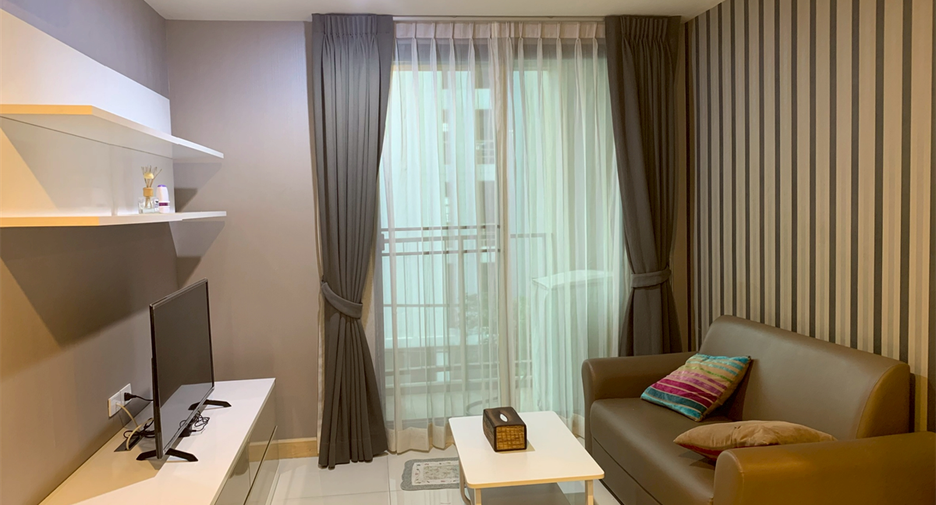For sale 2 ベッドルーム condo in Phra Khanong, Bangkok