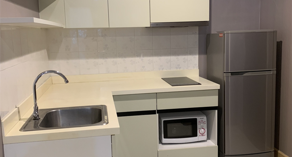 For sale 2 ベッドルーム condo in Phra Khanong, Bangkok