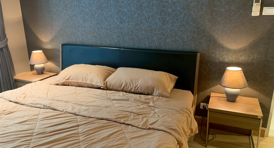 For sale 2 ベッドルーム condo in Phra Khanong, Bangkok