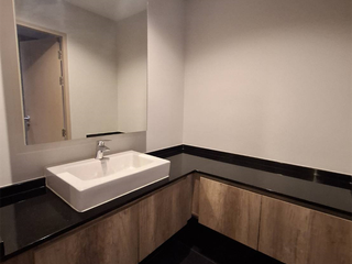 Condo en venta de 3 habitaciones en Phra Khanong, Bangkok
