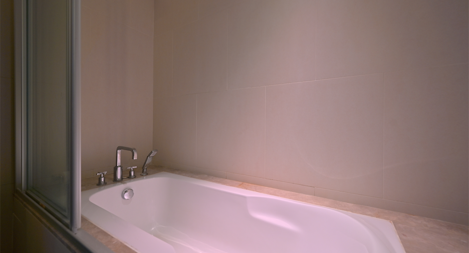 For sale 3 bedrooms condo in Khlong Toei, Bangkok