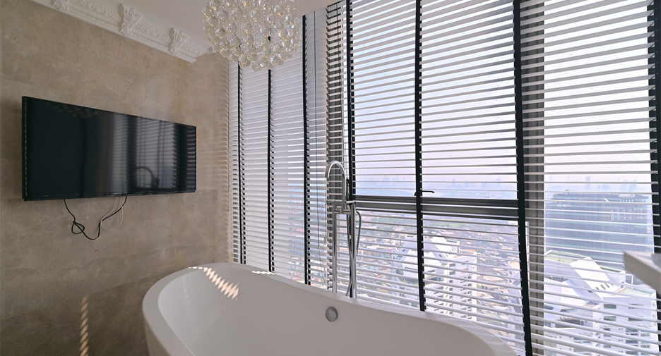 For sale 3 bedrooms condo in Khlong Toei, Bangkok