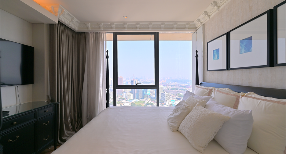 For sale 3 bedrooms condo in Khlong Toei, Bangkok