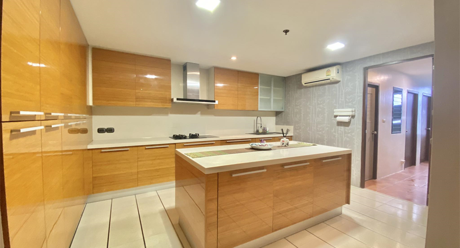 À vendre 3 chambres condo à Watthana, Bangkok