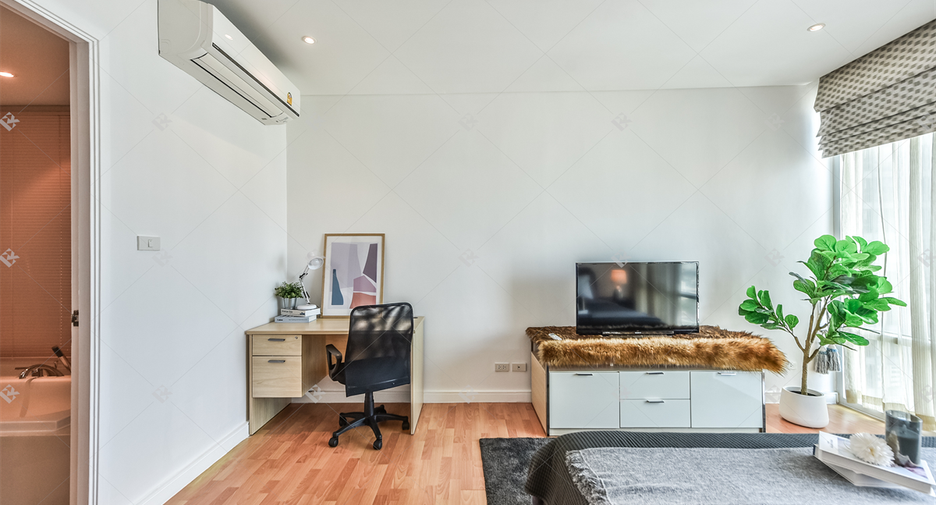 For sale 2 bedrooms condo in Khlong Toei, Bangkok