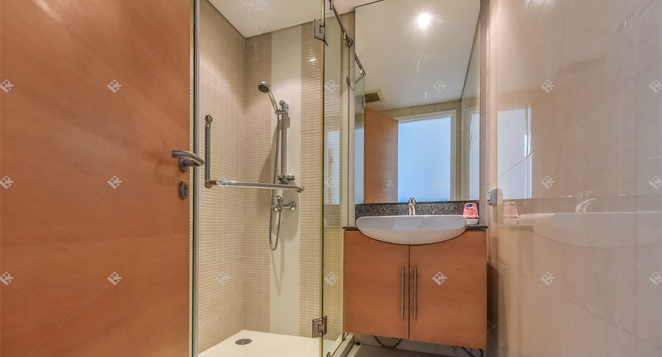 For sale 2 bedrooms condo in Khlong Toei, Bangkok