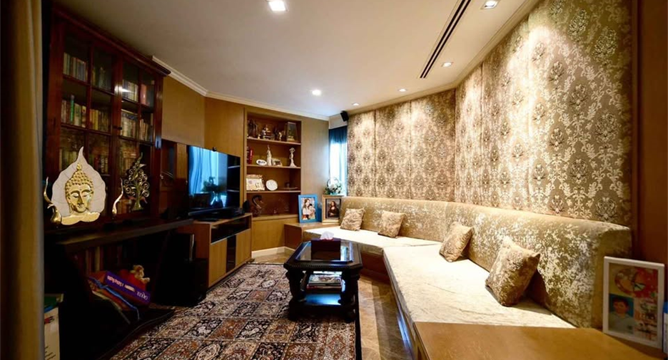 For sale 3 bedrooms condo in Sathon, Bangkok
