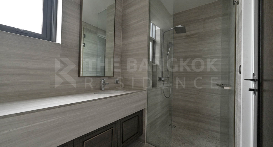 Condo en venta de 3 habitaciones en Khlong Toei, Bangkok