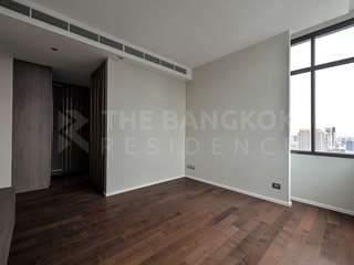 For sale 3 bedrooms condo in Khlong Toei, Bangkok
