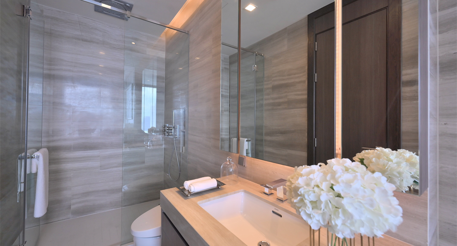 À vendre 2 chambres condo à Khlong Toei, Bangkok