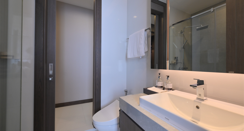 À vendre 2 chambres condo à Khlong Toei, Bangkok