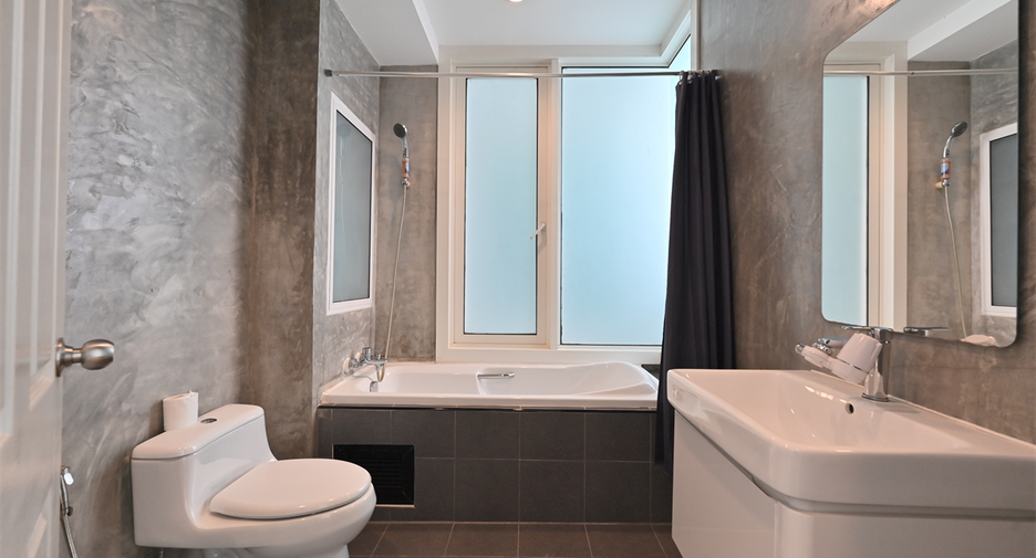 For sale 1 Beds condo in Khlong Toei, Bangkok
