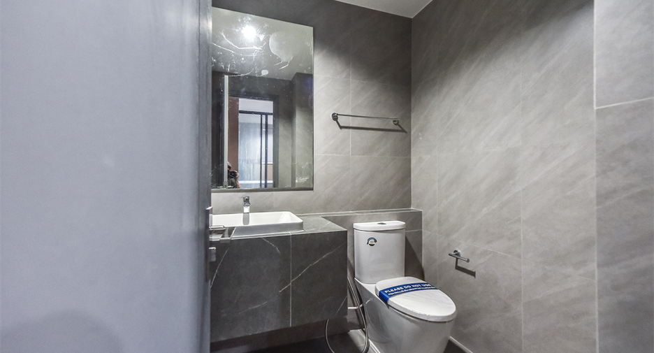 For sale 3 bedrooms condo in Khlong Toei, Bangkok