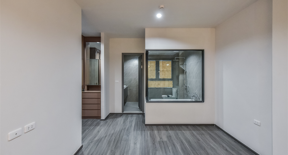 For sale 3 bedrooms condo in Khlong Toei, Bangkok