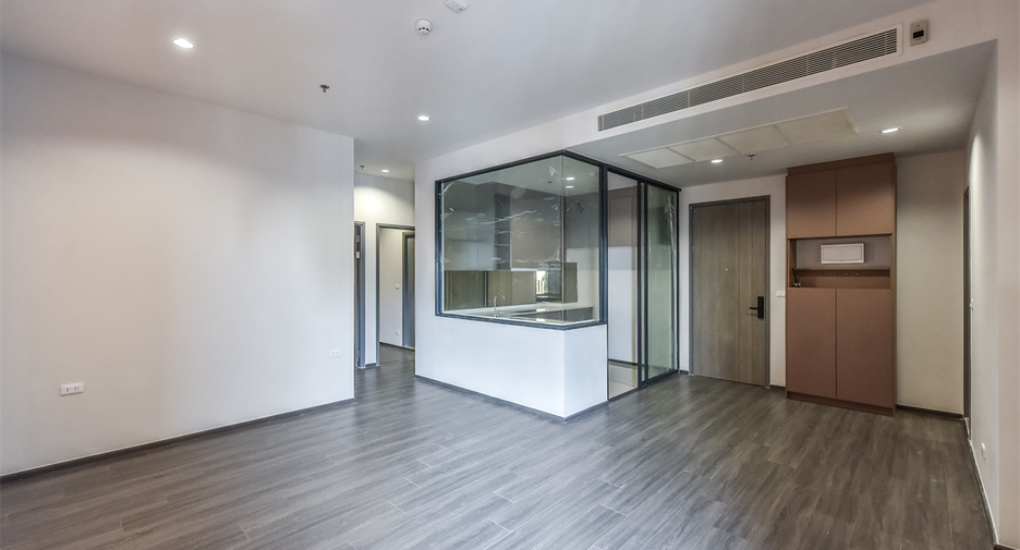 For sale 3 bedrooms condo in Khlong Toei, Bangkok