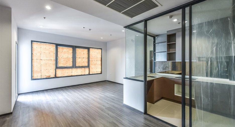 For sale 3 bedrooms condo in Khlong Toei, Bangkok