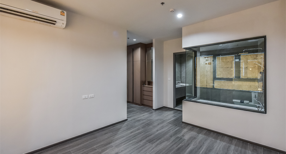 For sale 3 bedrooms condo in Khlong Toei, Bangkok