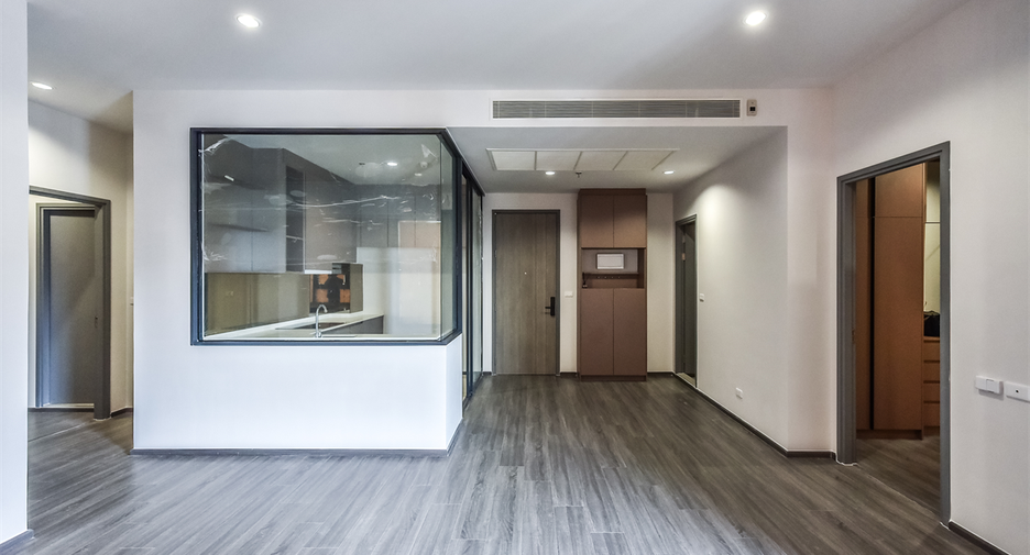 For sale 3 bedrooms condo in Khlong Toei, Bangkok