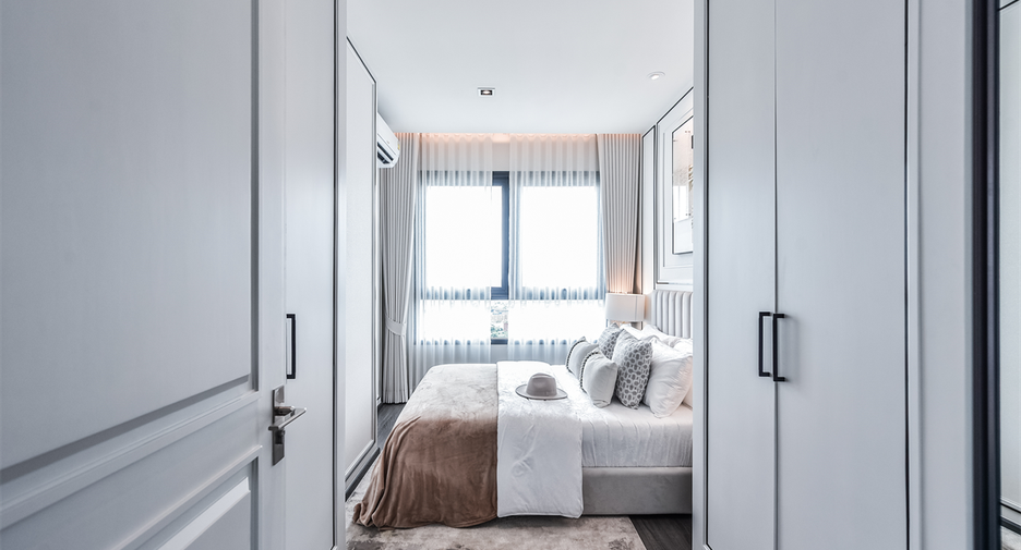 For sale 3 bedrooms condo in Khlong Toei, Bangkok