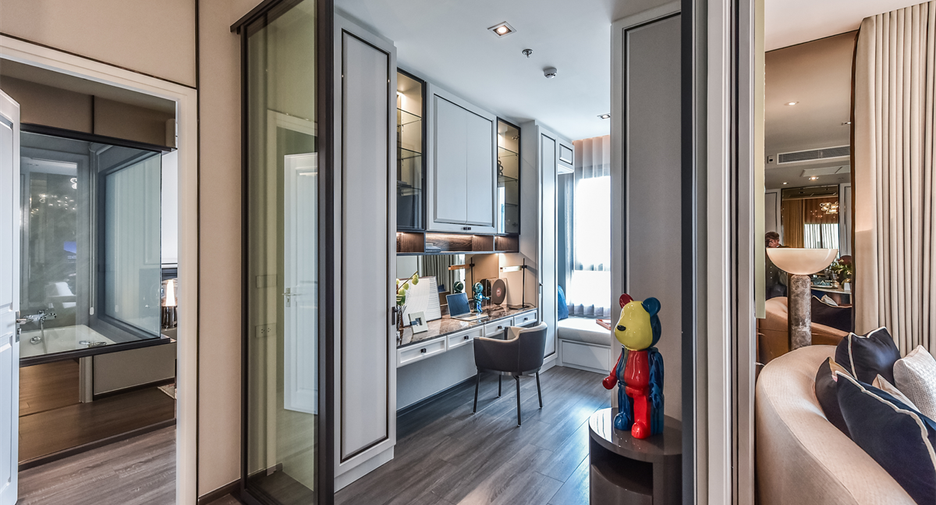 For sale 3 bedrooms condo in Khlong Toei, Bangkok