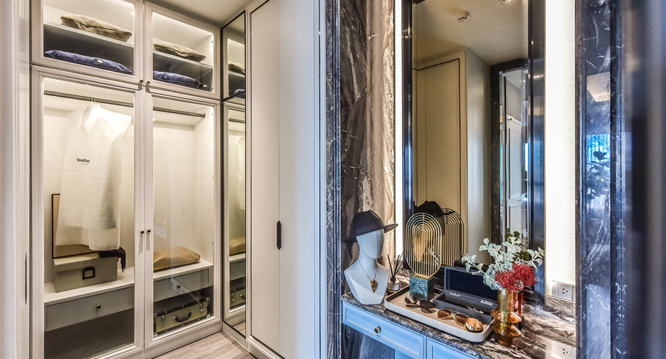 For sale 3 bedrooms condo in Khlong Toei, Bangkok