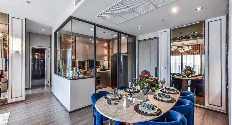 For sale 3 bedrooms condo in Khlong Toei, Bangkok