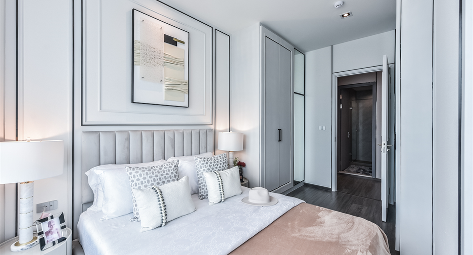 For sale 3 bedrooms condo in Khlong Toei, Bangkok