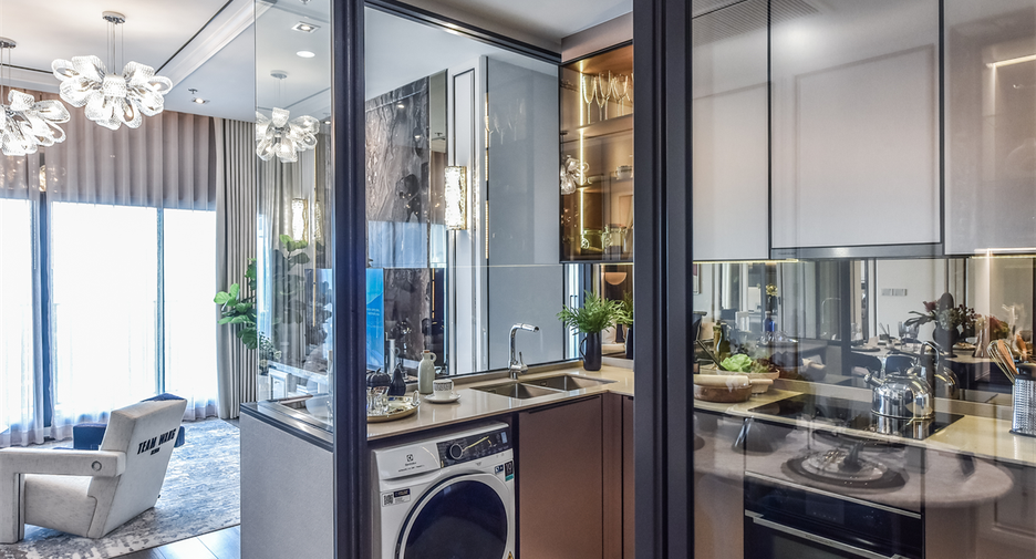For sale 3 bedrooms condo in Khlong Toei, Bangkok