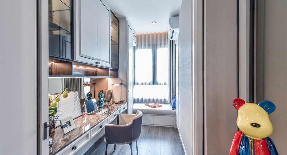 For sale 3 bedrooms condo in Khlong Toei, Bangkok