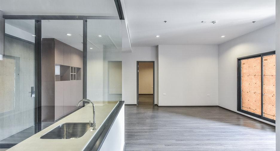 For sale 2 bedrooms condo in Khlong Toei, Bangkok