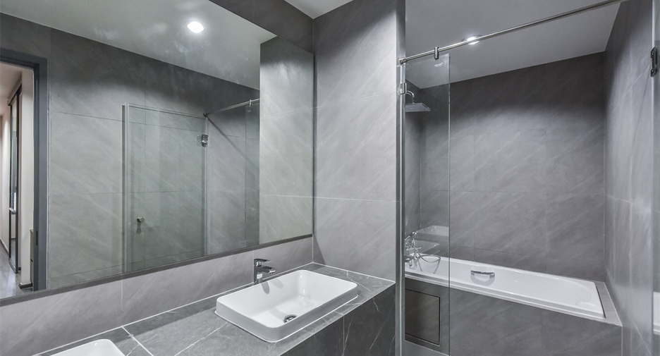 For sale 2 bedrooms condo in Khlong Toei, Bangkok