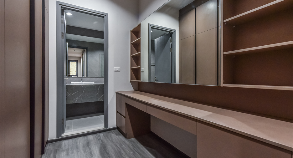 For sale 2 bedrooms condo in Khlong Toei, Bangkok