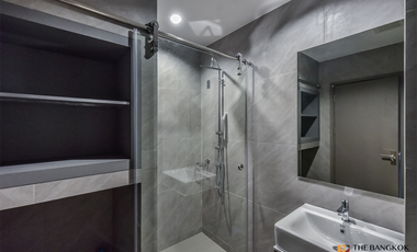 For sale 1 bed condo in Khlong Toei, Bangkok