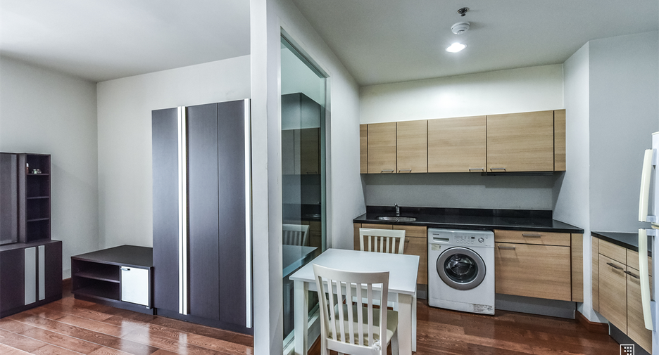 For sale 1 bed condo in Pathum Wan, Bangkok
