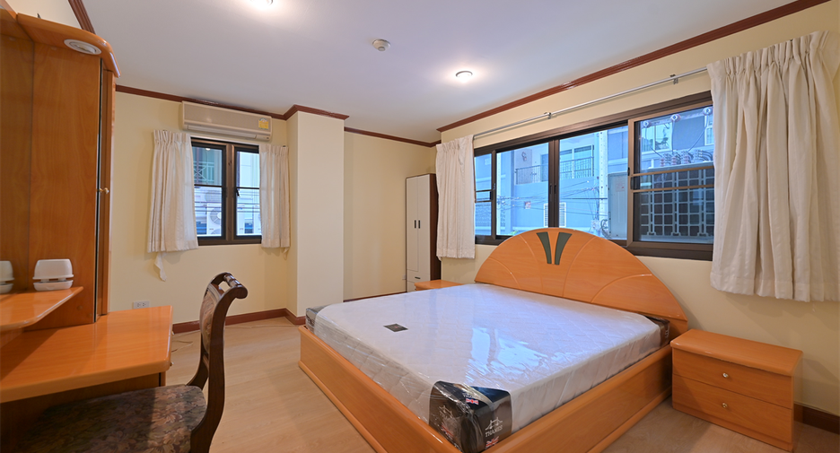 For sale 2 bedrooms condo in Khlong Toei, Bangkok