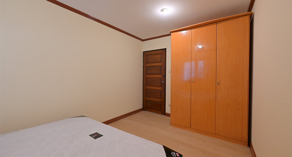 For sale 2 bedrooms condo in Khlong Toei, Bangkok